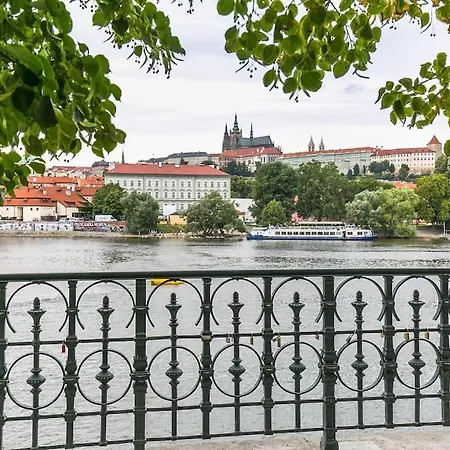 Charles Bridge Apartment Praga